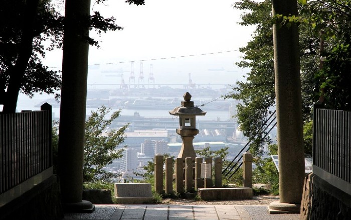 保久良神社と金鳥山