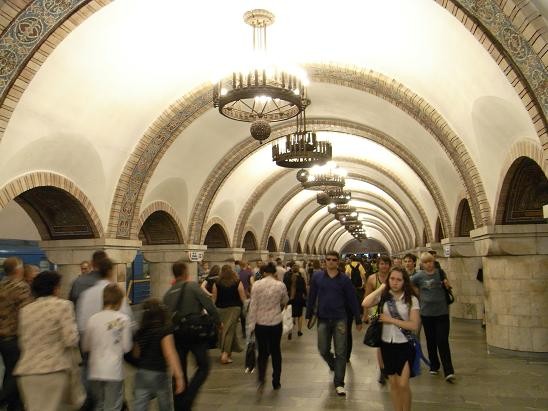 ロシア、キエフの地下鉄　イザとなると核シェルターか