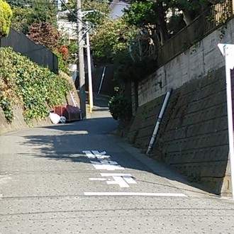 高石神社への急坂